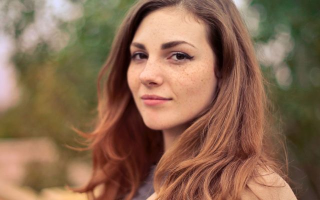 En venir à bout des taches brunes ? C’est possible !